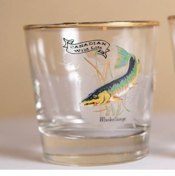 Vintage Cocktail Glasses with Canadian Wildlife imagery - Picture 6 of 7